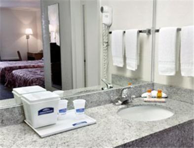 Howard Johnson By Wyndham Commerce Ga Room photo